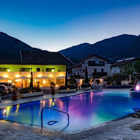 Schlosshof Charme Resort - Hotel & Camping لانا المظهر الخارجي الصورة