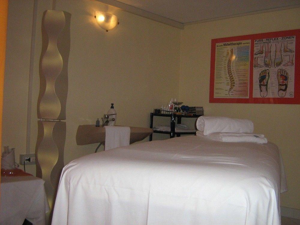 Schlosshof Charme Resort - Hotel & Camping لانا المظهر الخارجي الصورة