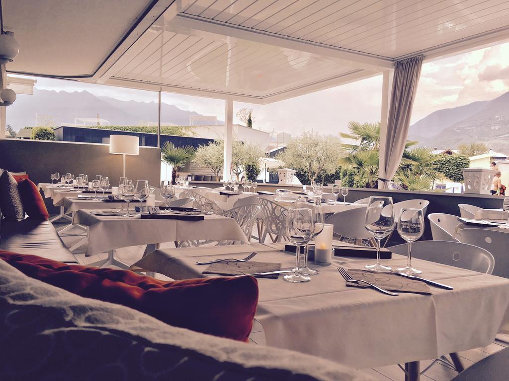 Schlosshof Charme Resort - Hotel & Camping لانا المظهر الخارجي الصورة
