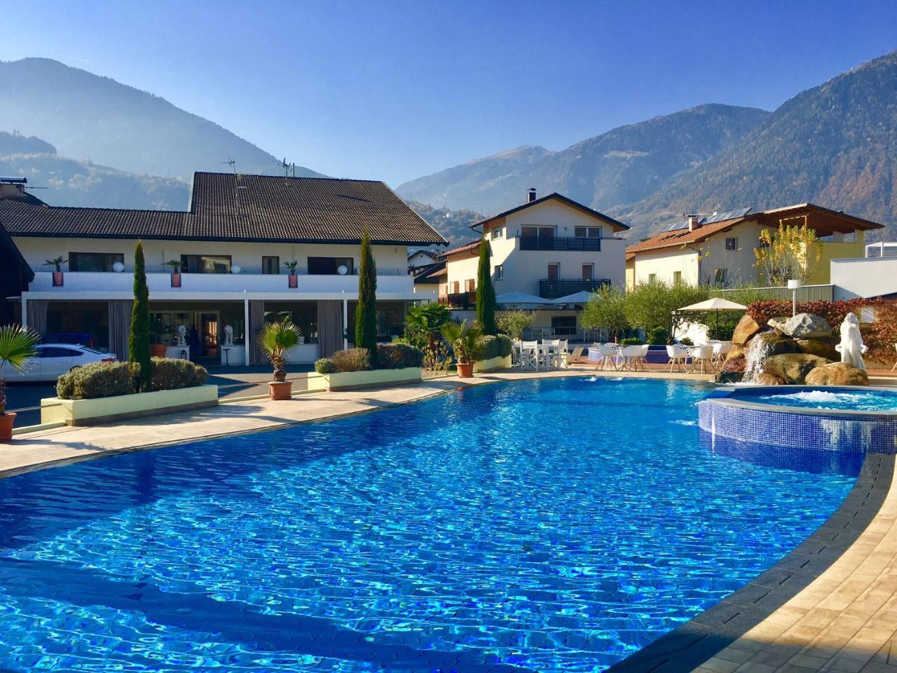 Schlosshof Charme Resort - Hotel & Camping لانا المظهر الخارجي الصورة