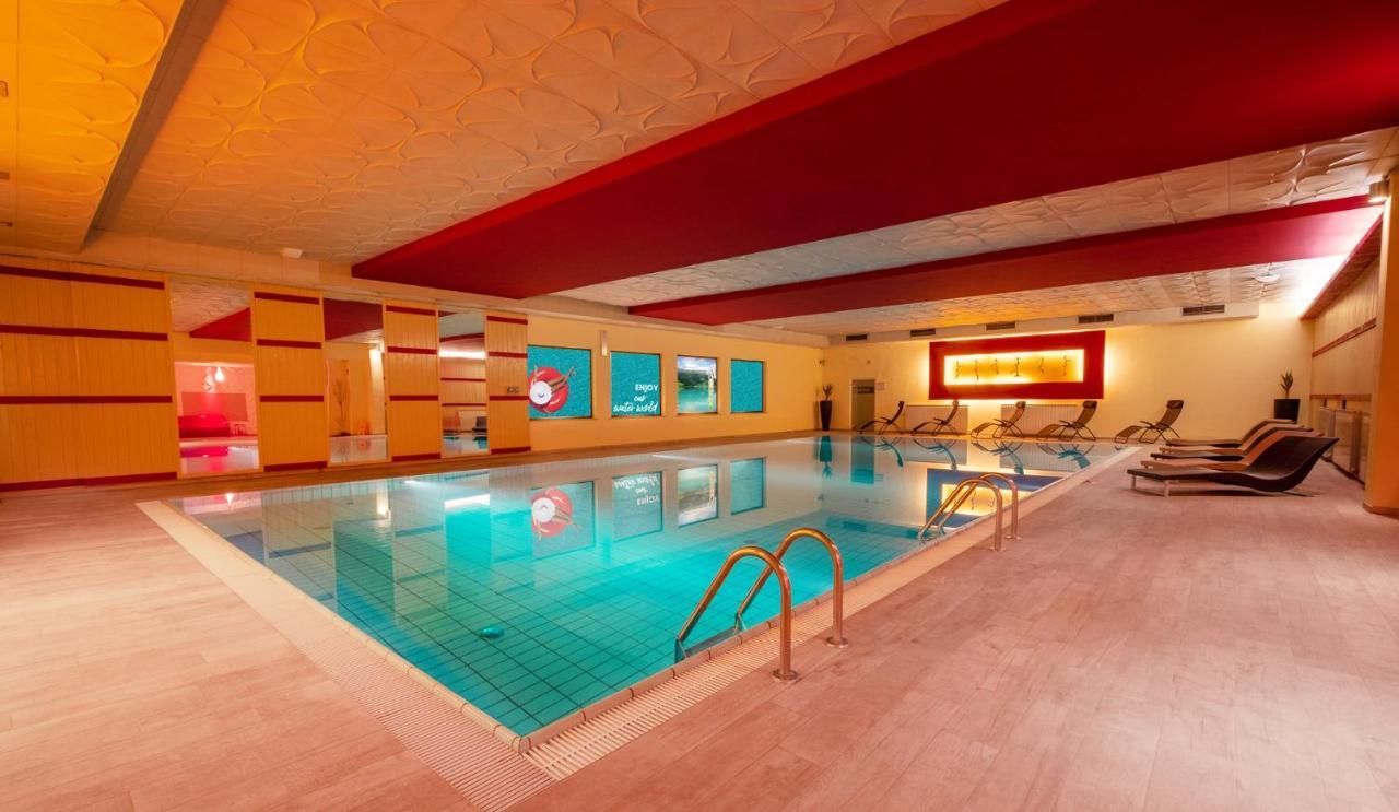 Schlosshof Charme Resort - Hotel & Camping لانا المظهر الخارجي الصورة